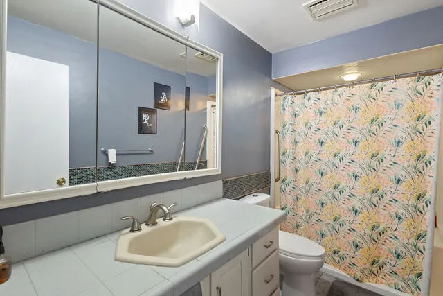 $230,000 | 15607 Gouwens Lane, South Holland, IL 60473