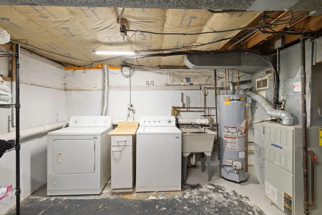 $230,000 | 15607 Gouwens Lane, South Holland, IL 60473