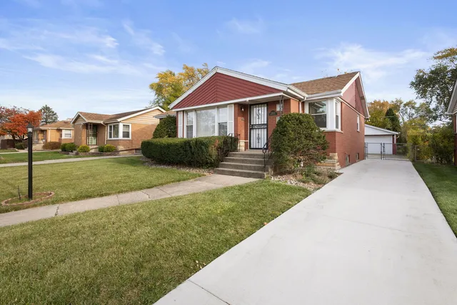 $230,000 | 15607 Gouwens Lane, South Holland, IL 60473