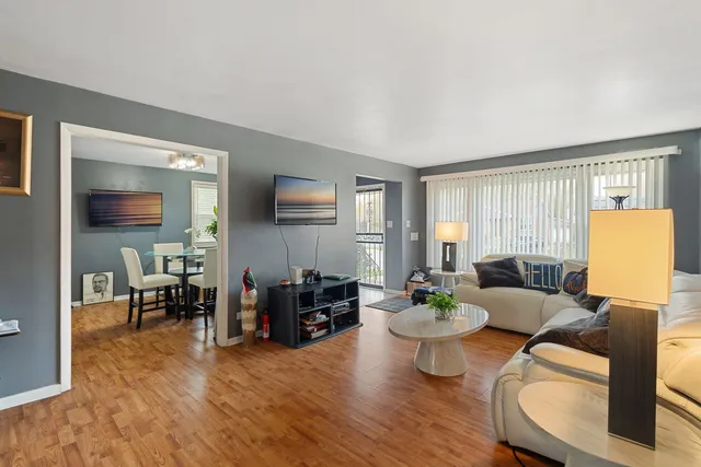 $230,000 | 15607 Gouwens Lane, South Holland, IL 60473