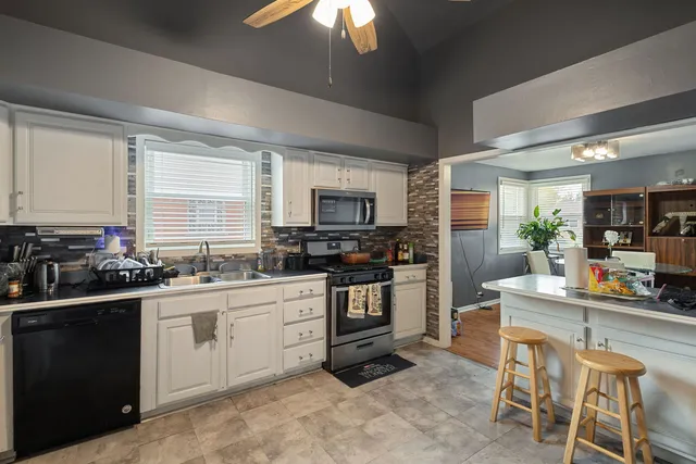 $230,000 | 15607 Gouwens Lane, South Holland, IL 60473