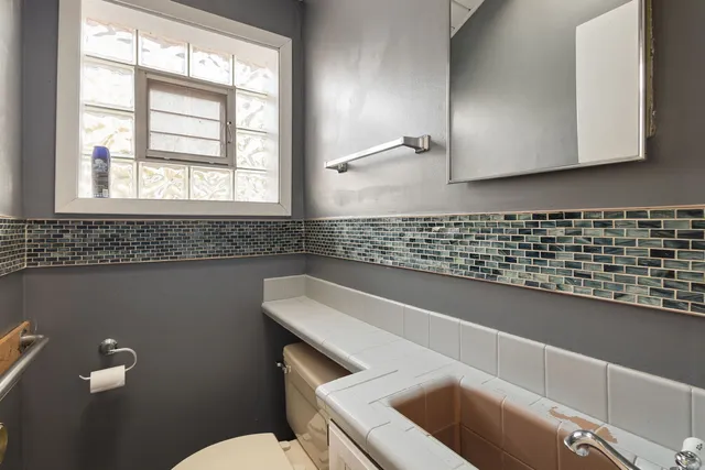 $230,000 | 15607 Gouwens Lane, South Holland, IL 60473