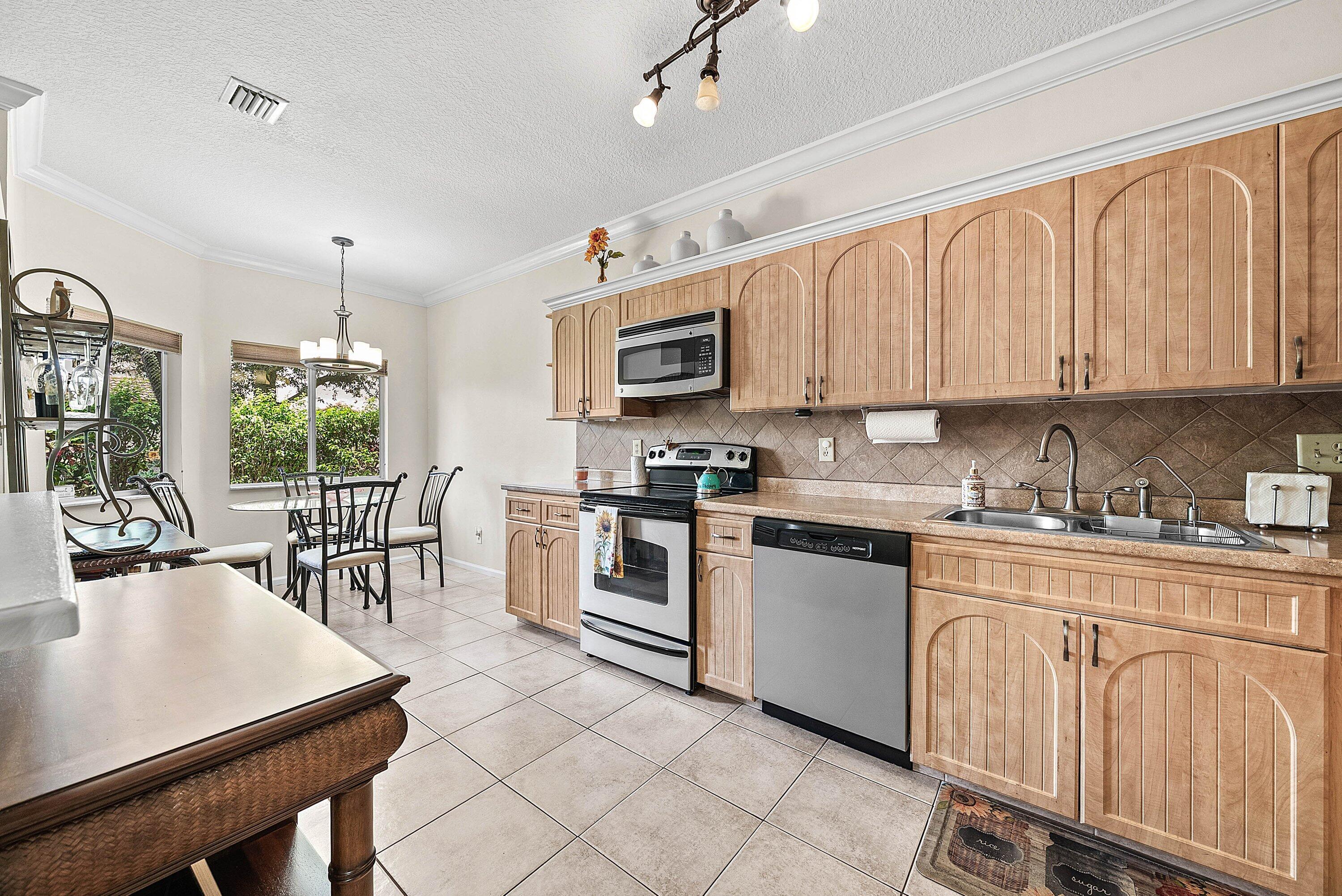 6757 Via Regina Boca Raton, FL 33433 - Photo 11 of 58 Kitchen
