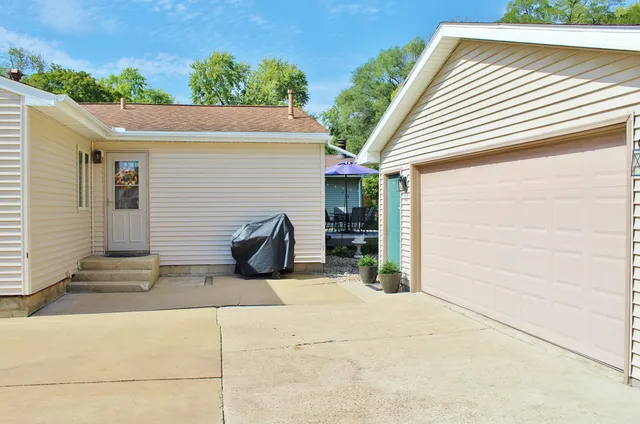 a view of a back yard of the house