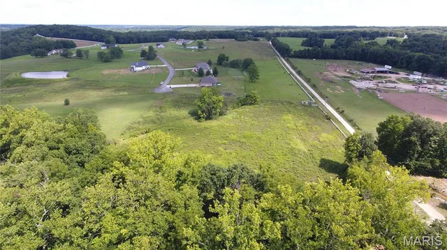 $39,900 | 26 Gallant Fox Drive, Troy, MO 63379