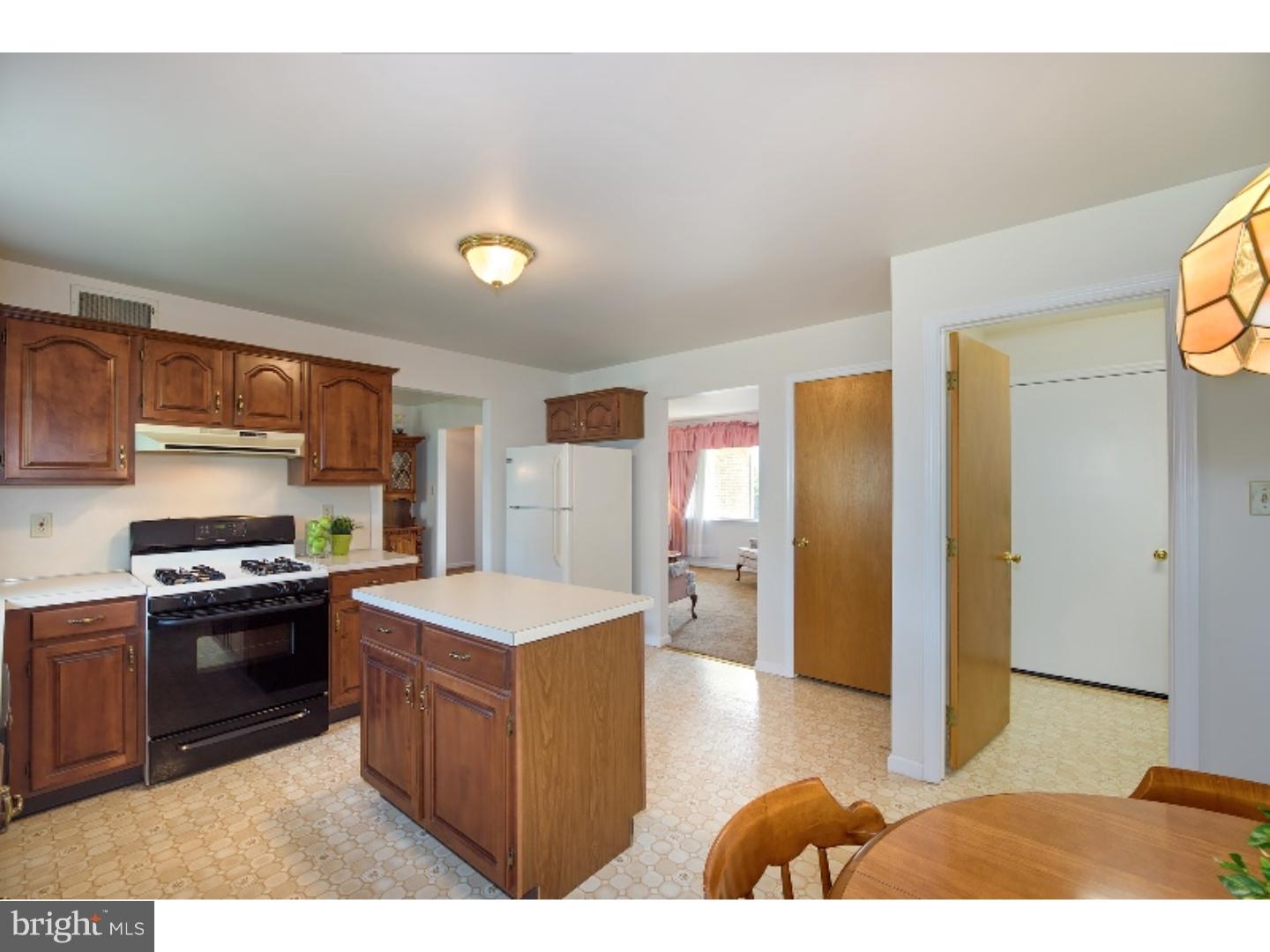 1129 Tuckerton Road Reading, PA 19605 - Photo 8 of 25