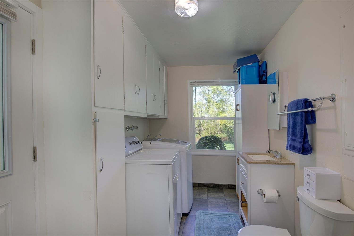 3106 South River Road Grants Pass, OR 97527 - Photo 8 of 33 Laundry & 2nd Bathroom in main home