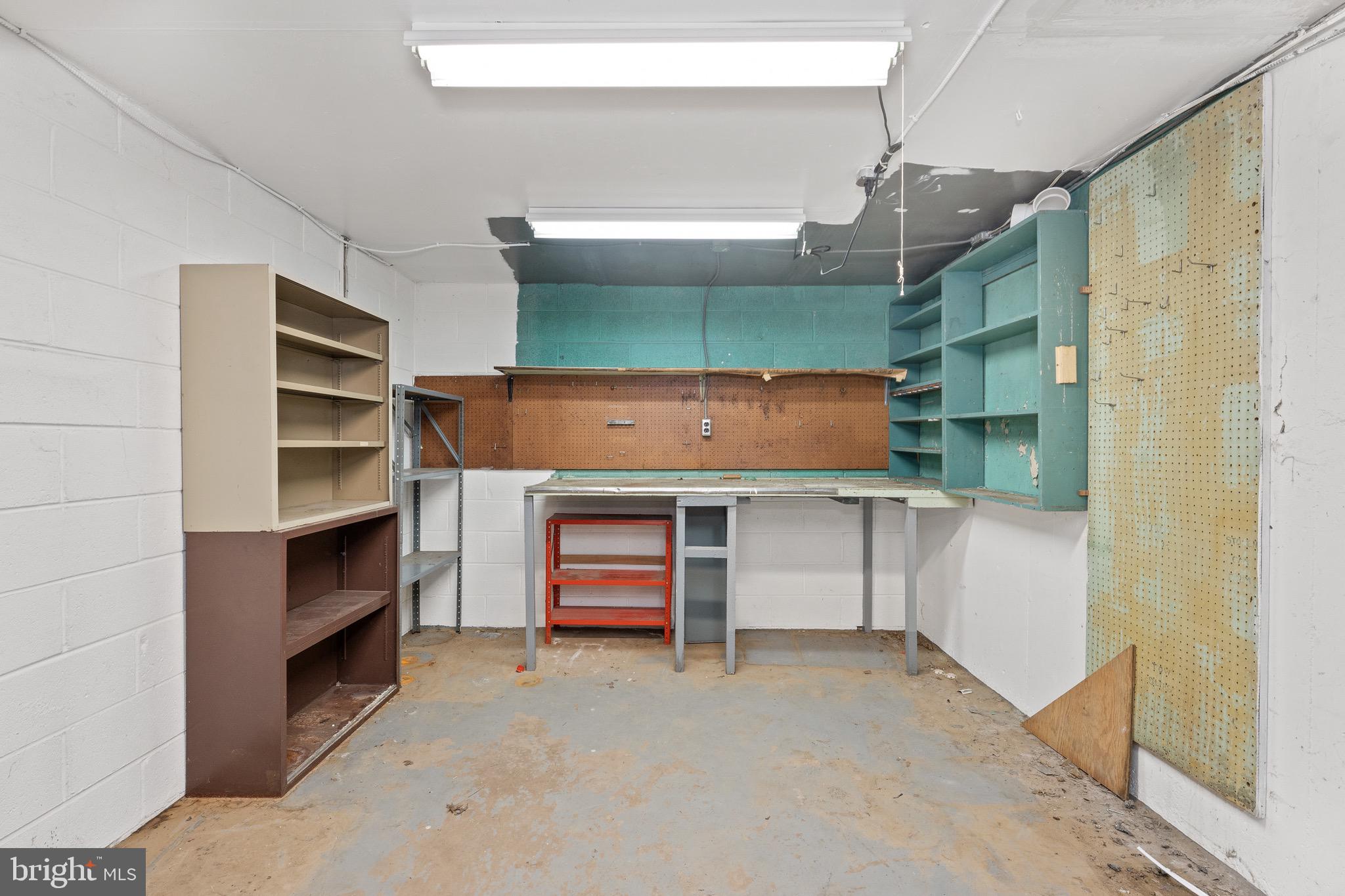 4137 Fairdale Road Philadelphia, PA 19154 - Photo 29 of 29 Garage