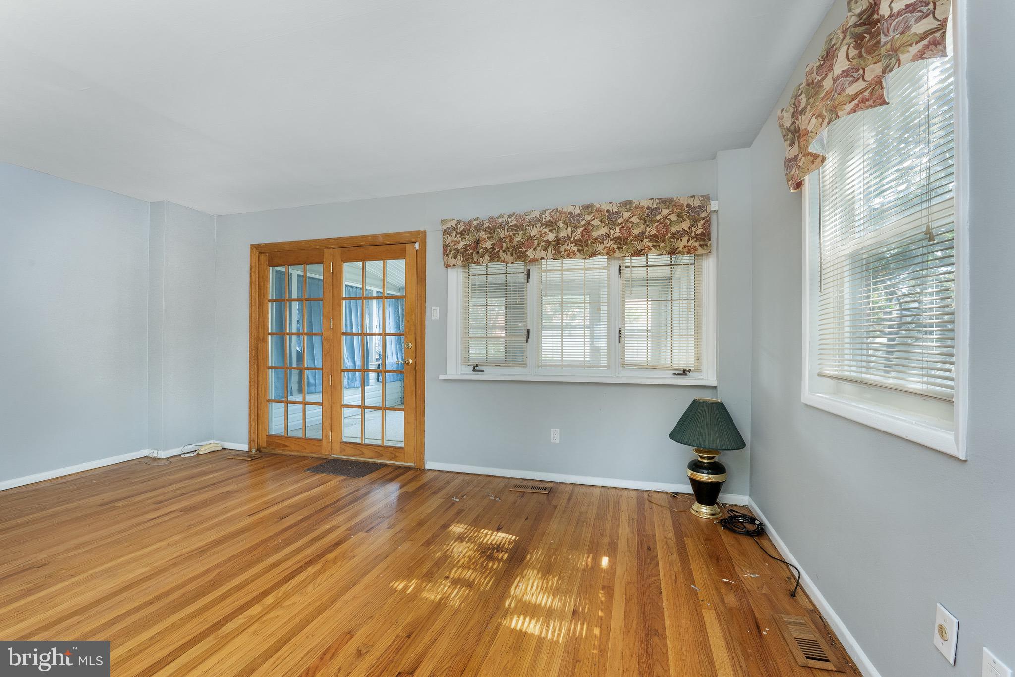 4137 Fairdale Road Philadelphia, PA 19154 - Photo 4 of 29 Living Room