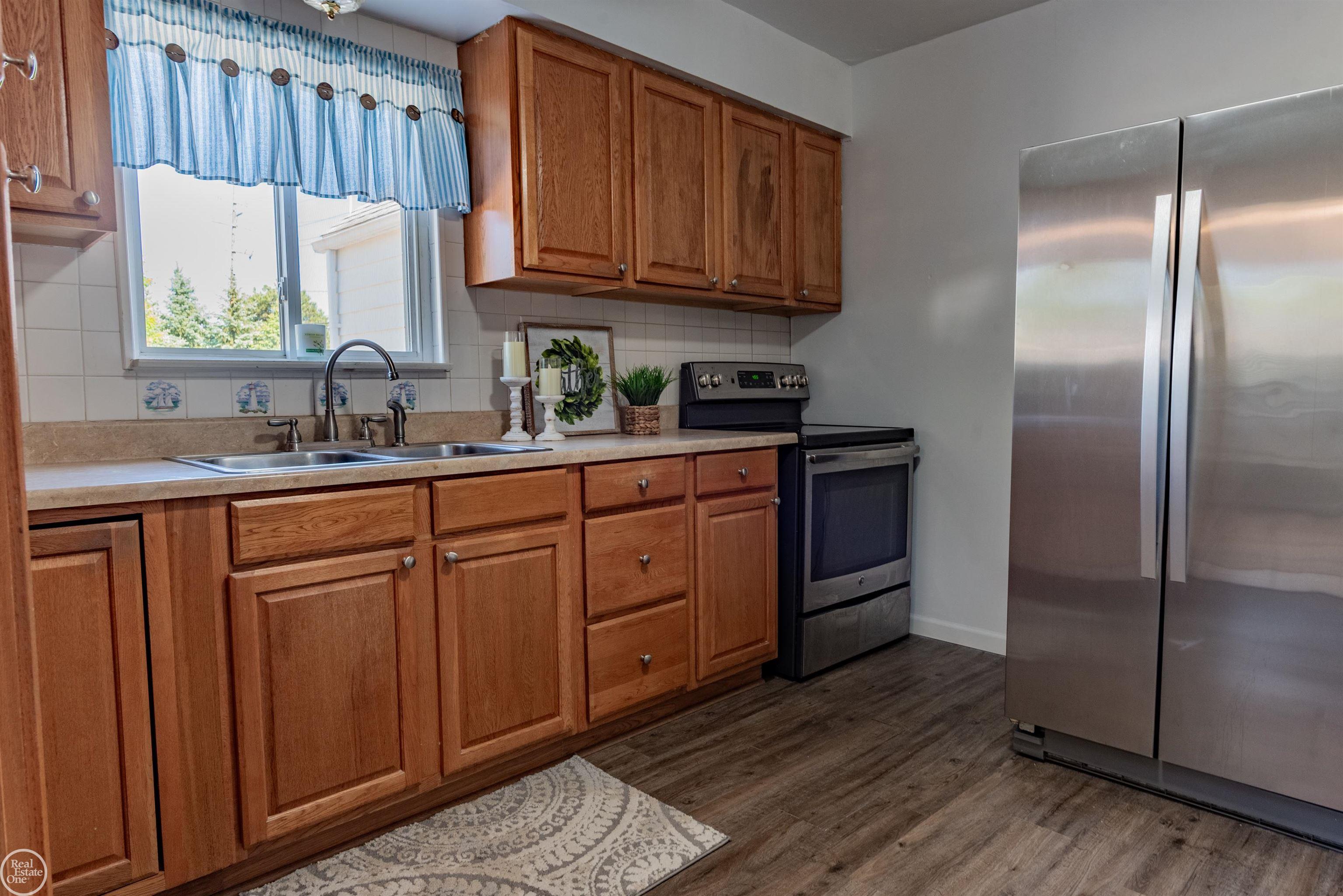 4209 17 Mile Road Sterling Heights, MI 48310 - Photo 4 of 17 Gallery Image 4