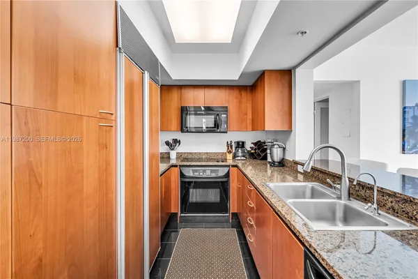$7,500 | 1500 Ocean Drive, Unit 907, Miami Beach, FL 33139
