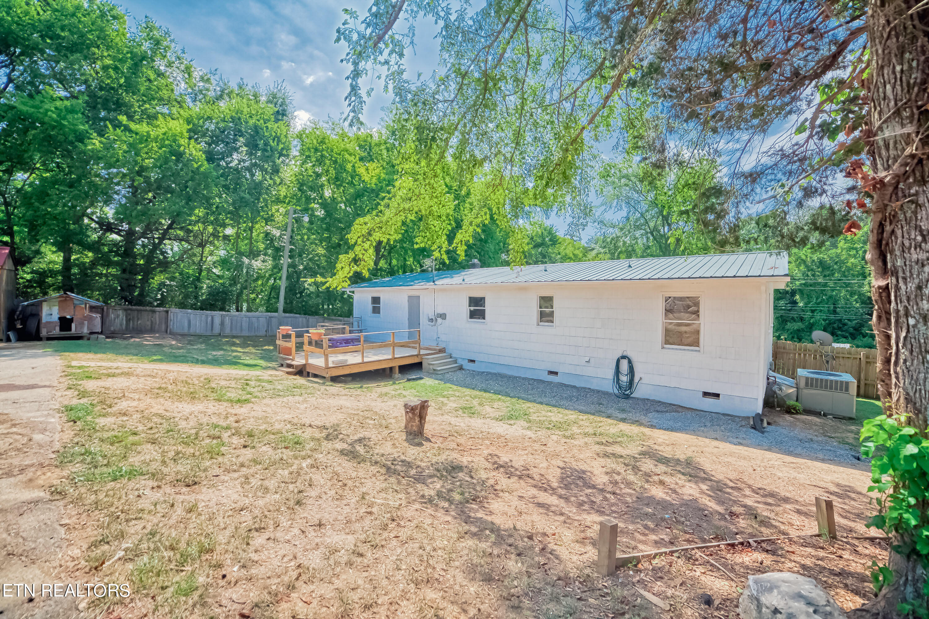 629 Old Slag Road Vonore, TN 37885 - Photo 16 of 20 629OldSlag_23