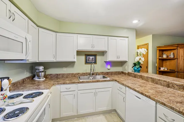 $197,900 | 201 Kearney Way, Unit 102, Waunakee, WI 53597