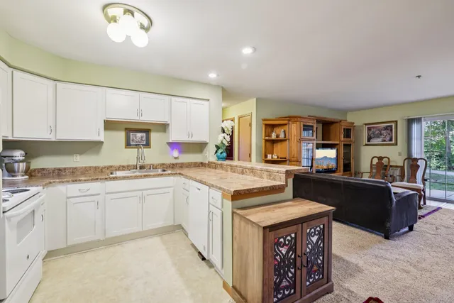 $197,900 | 201 Kearney Way, Unit 102, Waunakee, WI 53597