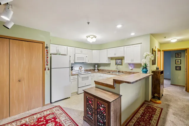 $197,900 | 201 Kearney Way, Unit 102, Waunakee, WI 53597