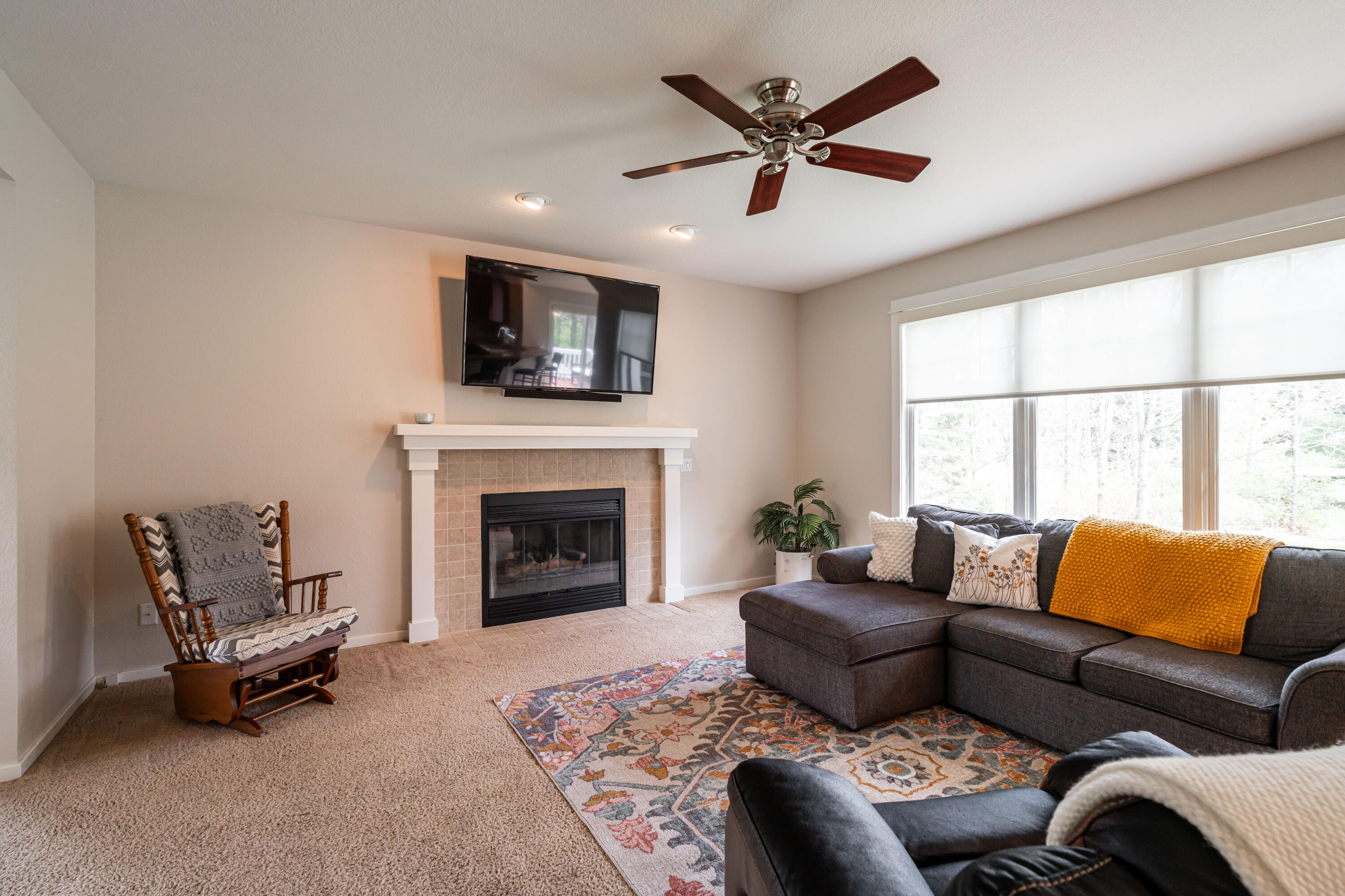 612 Hunter Crossing South Slinger, WI 53086 - Photo 17 of 58 Gas Fireplace