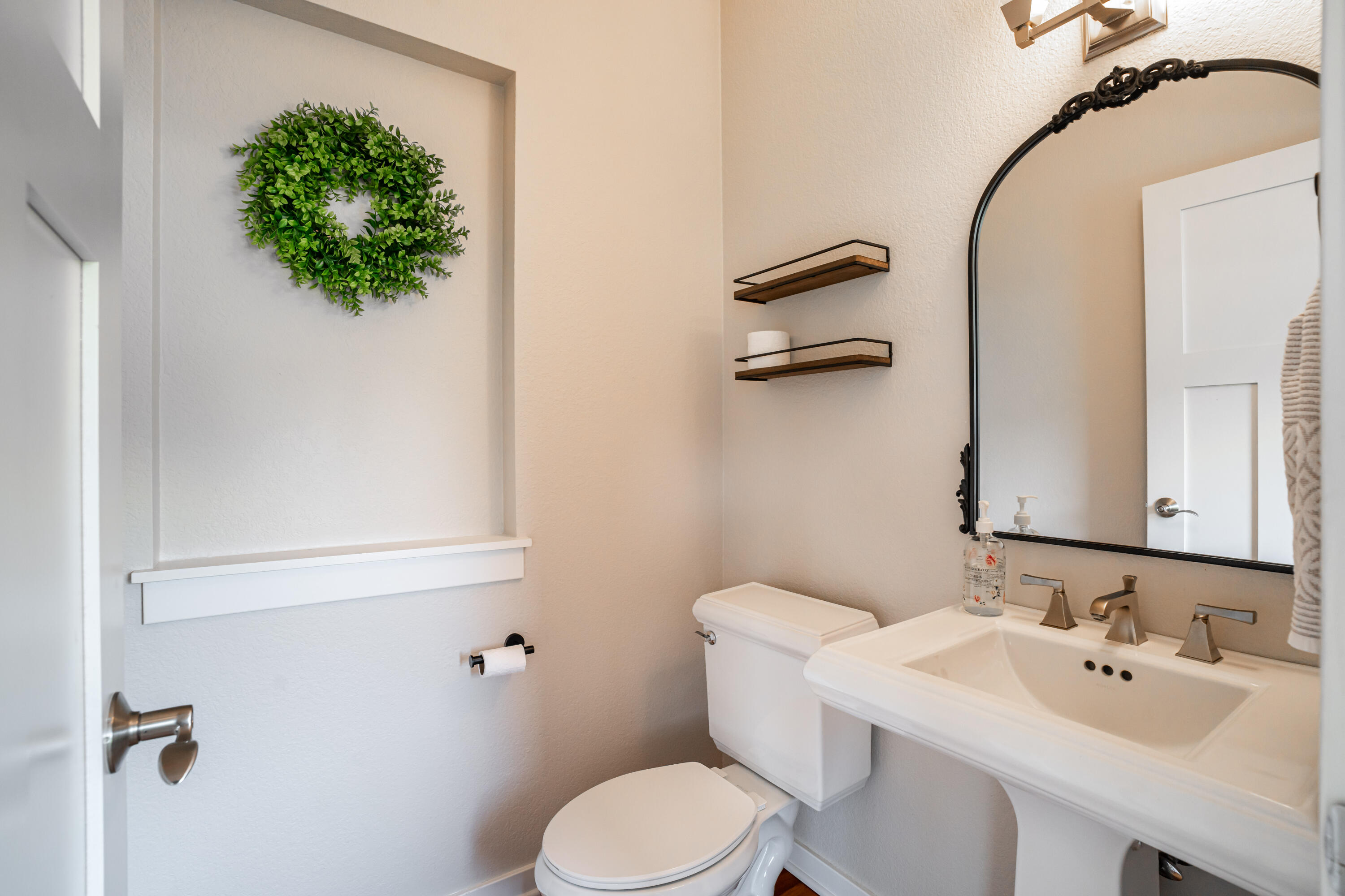 612 Hunter Crossing South Slinger, WI 53086 - Photo 23 of 58 Powder Room