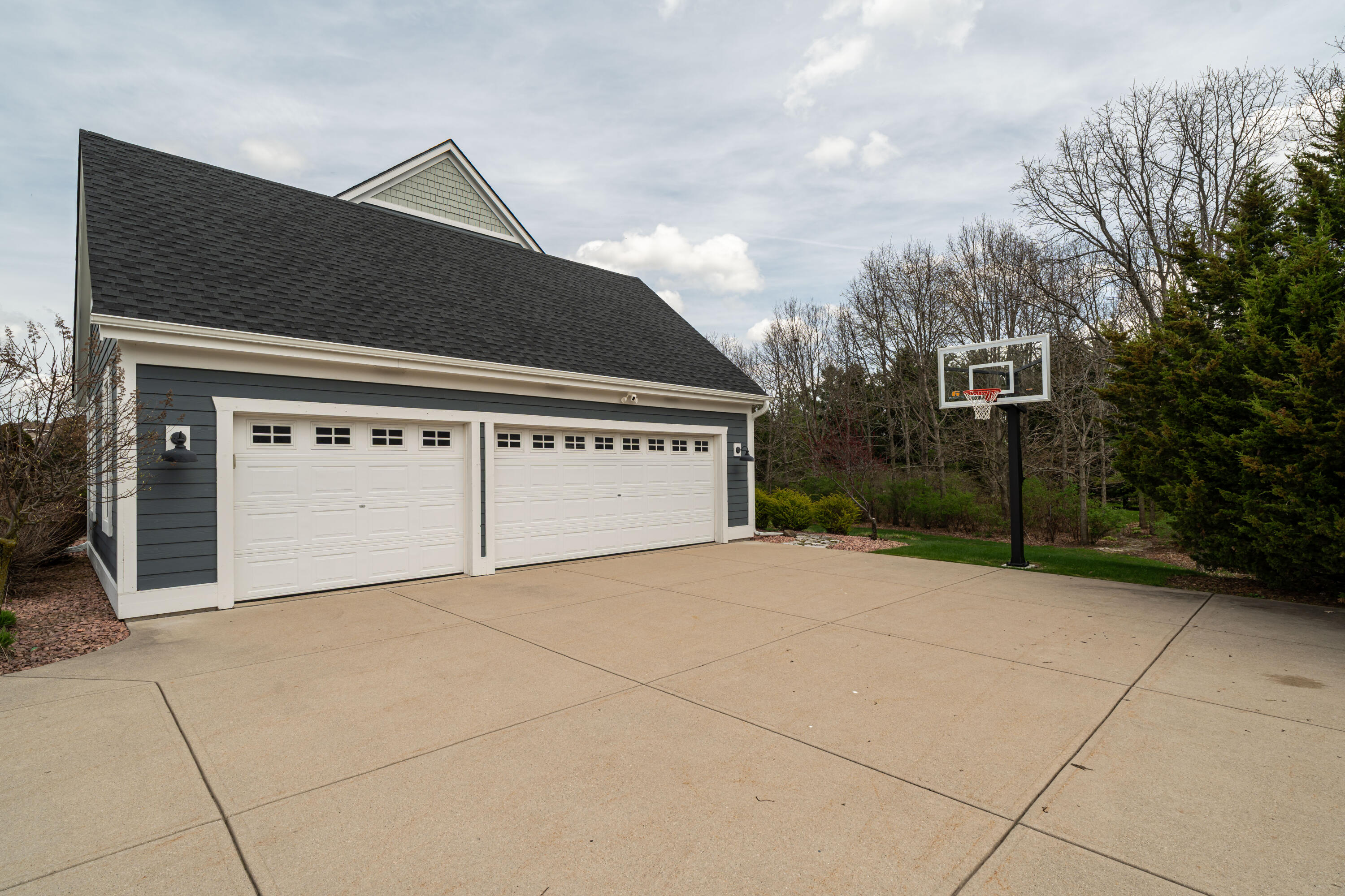 612 Hunter Crossing South Slinger, WI 53086 - Photo 3 of 58 3 Car Garage!