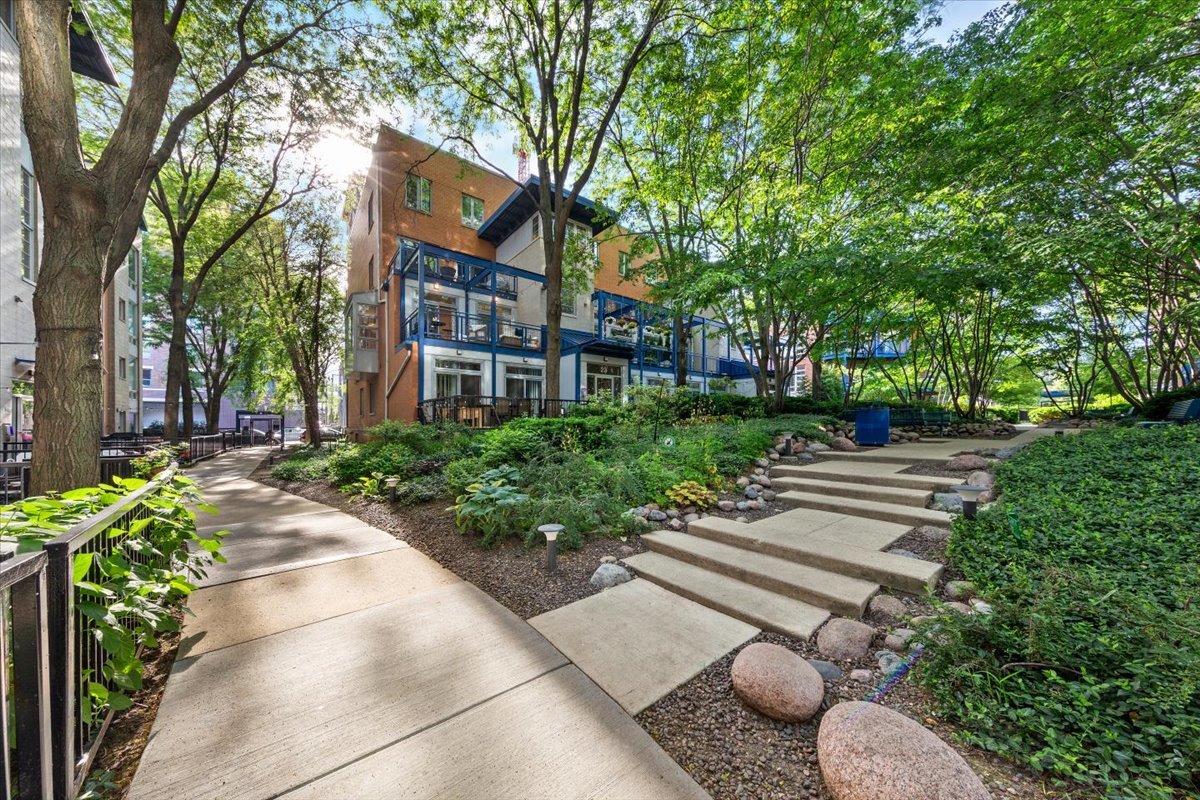 23 North Racine Avenue, Unit 424 Chicago, IL 60607 - Photo 1 of 19