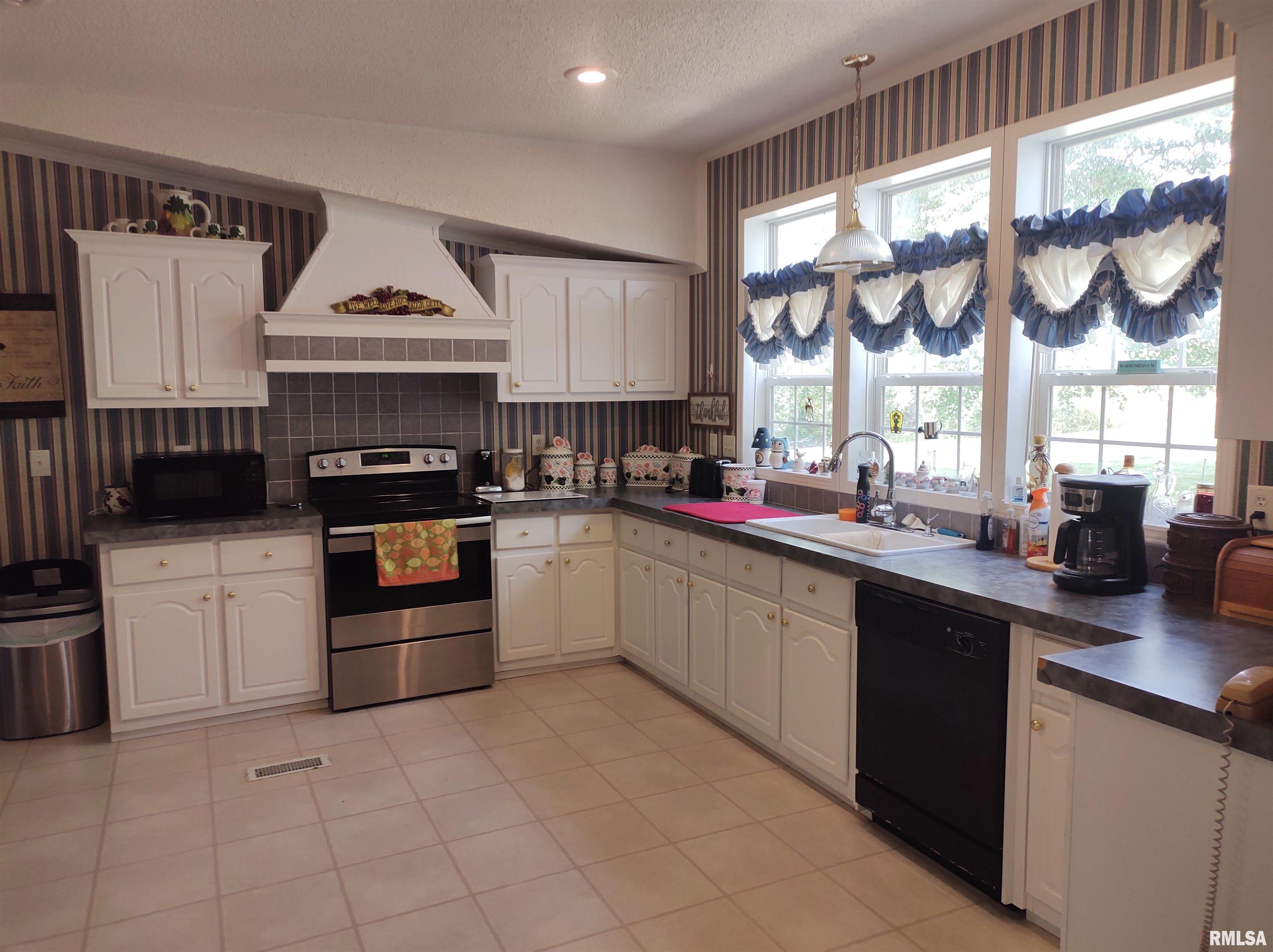23742 Fitch Road Thompsonville, IL 62890 - Photo 10 of 19