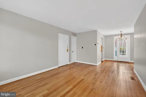 $524,900 | 2932 South Columbus Street, Unit A2, Arlington, VA 22206