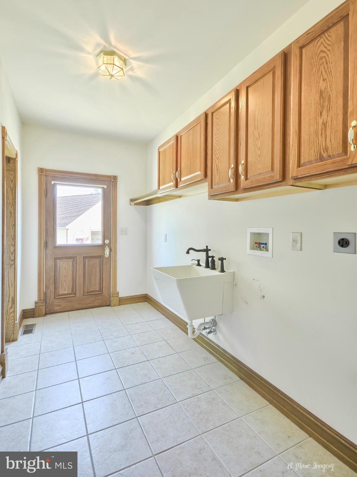 17604 Spielman Road Fairplay, MD 21733 - Photo 28 of 29 Large Laundry Room