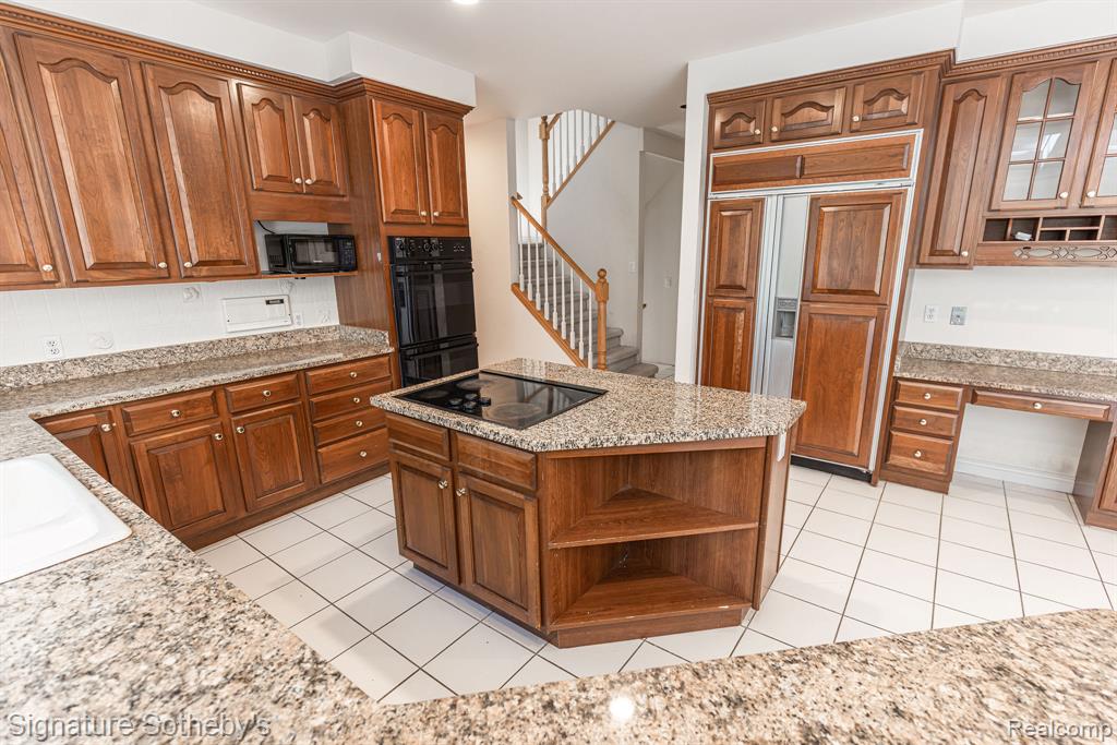 2855 Cranbrook Ridge Court Rochester, MI 48306 - Photo 12 of 31