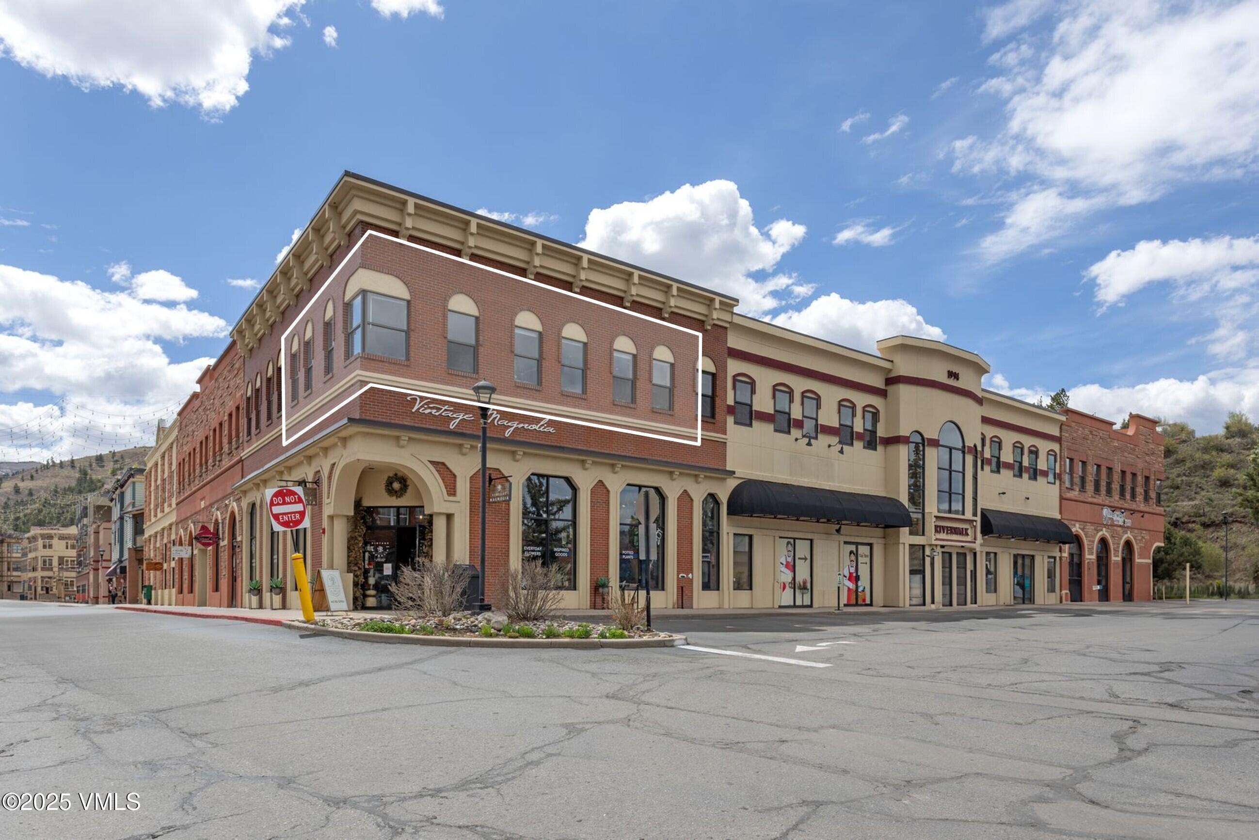 34295 Highway 6, Unit 207 Edwards, CO 81632 - Photo 4 of 23 a view of a building with a street