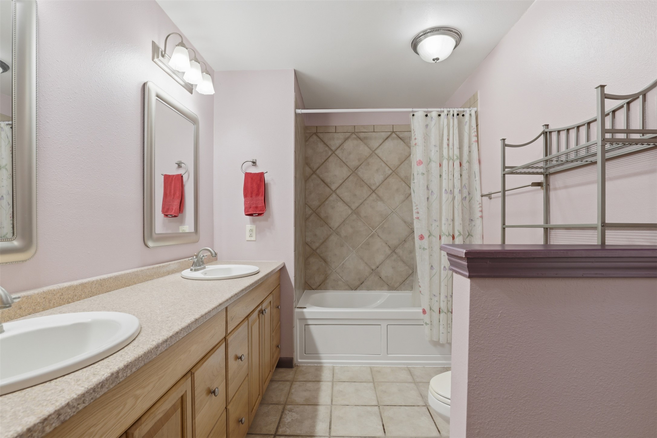 27600 Ranch To Market 1431 Marble Falls, TX 78654 - Photo 19 of 33 Full Bath with Dual Vanity and Jetted Tub/Shower Combination