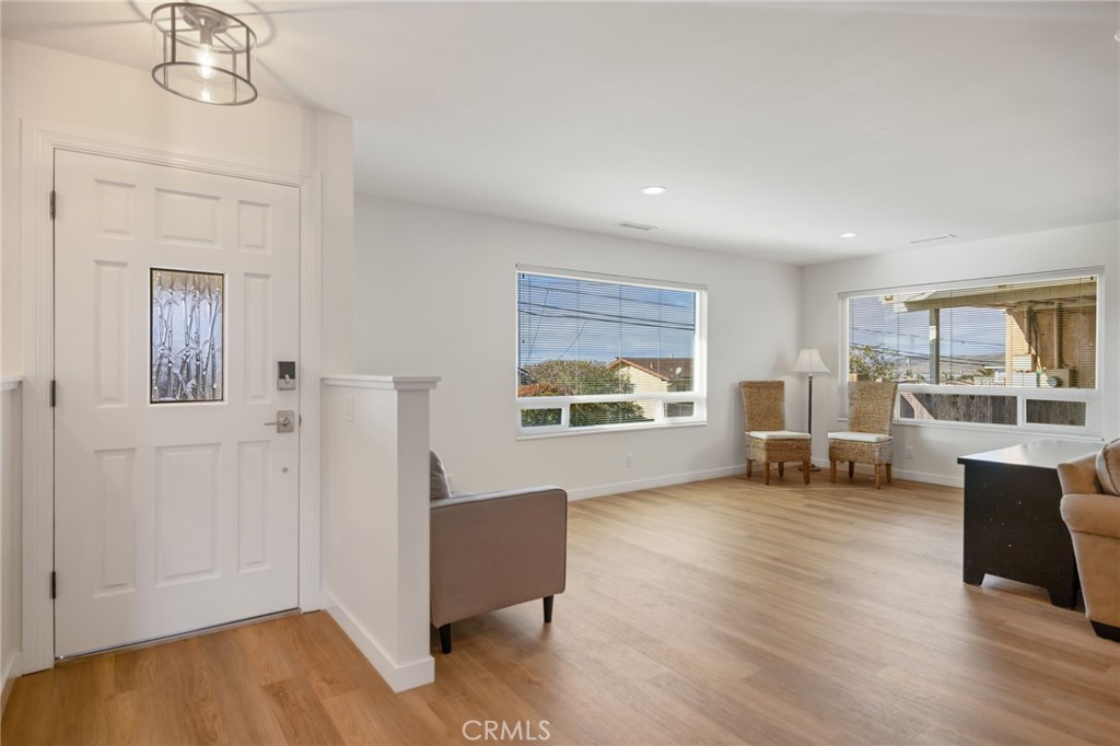 2091 Circle Drive Cayucos, CA 93430 - Photo 2 of 21 a living room with furniture and a wooden floor