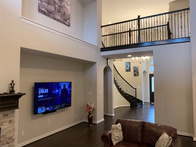 a view of entryway with furniture