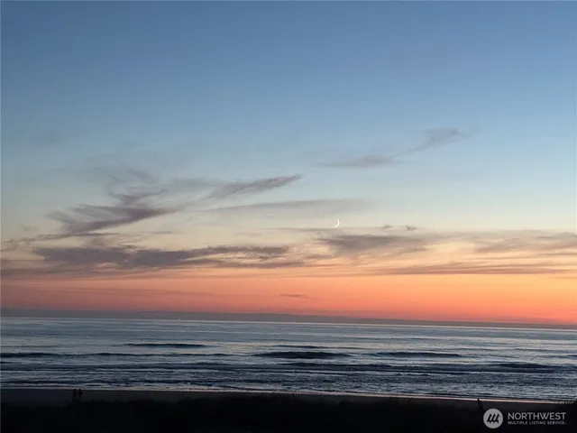 $325,900 | 1317 Ocean Shores Boulevard Southwest, Unit 4, Ocean Shores, WA 98569