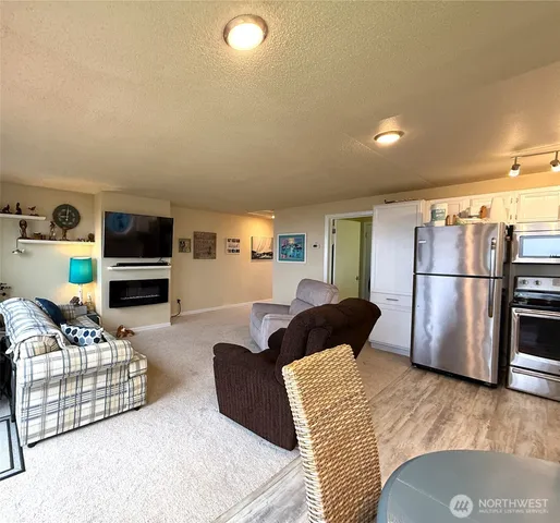$325,900 | 1317 Ocean Shores Boulevard Southwest, Unit 4, Ocean Shores, WA 98569
