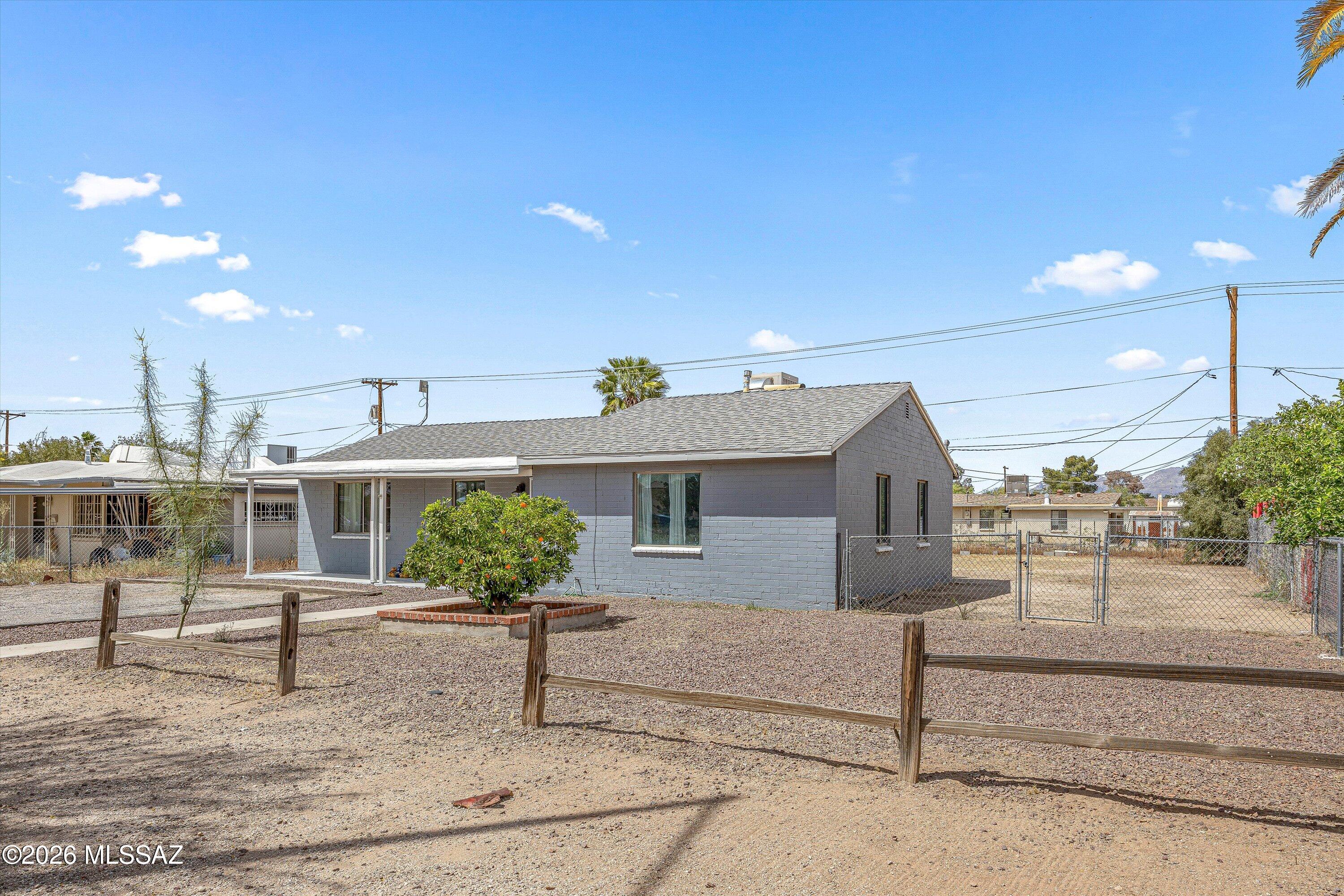 3321 East Silverlake Road Tucson, AZ 85713 - Photo 2 of 28 Front Yard