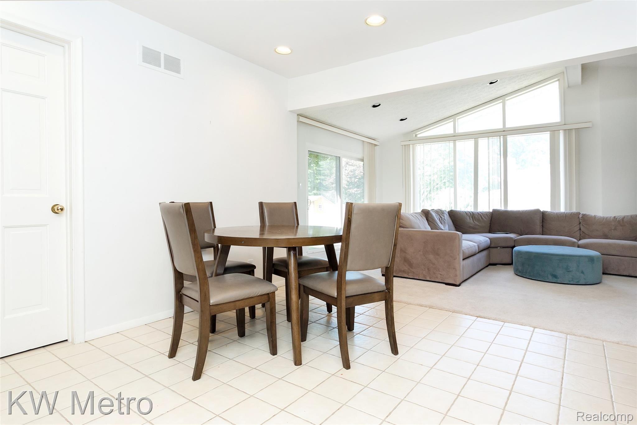 4733 Valleyview Drive South West Bloomfield, MI 48323 - Photo 8 of 39 Valleyview-8.jpg