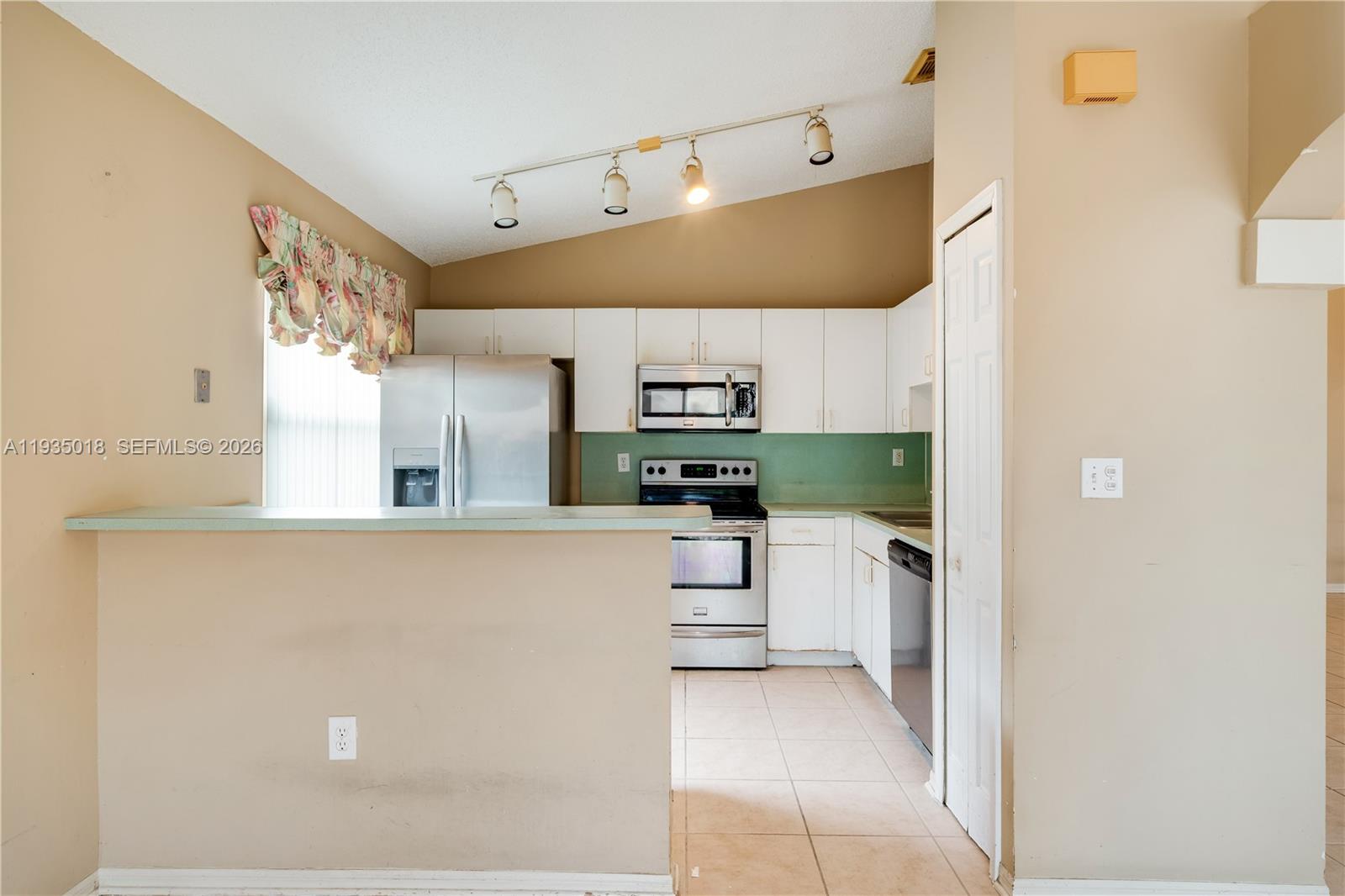 16154 Southwest 85th Street Miami, FL 33193 - Photo 11 of 33