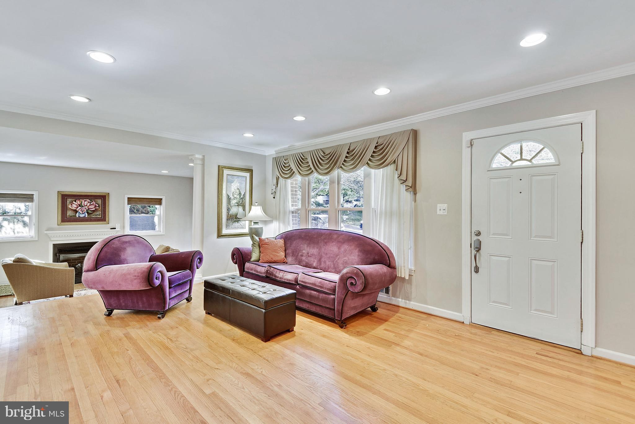 408 Pershing Drive Silver Spring, MD 20910 - Photo 6 of 30 Living Room