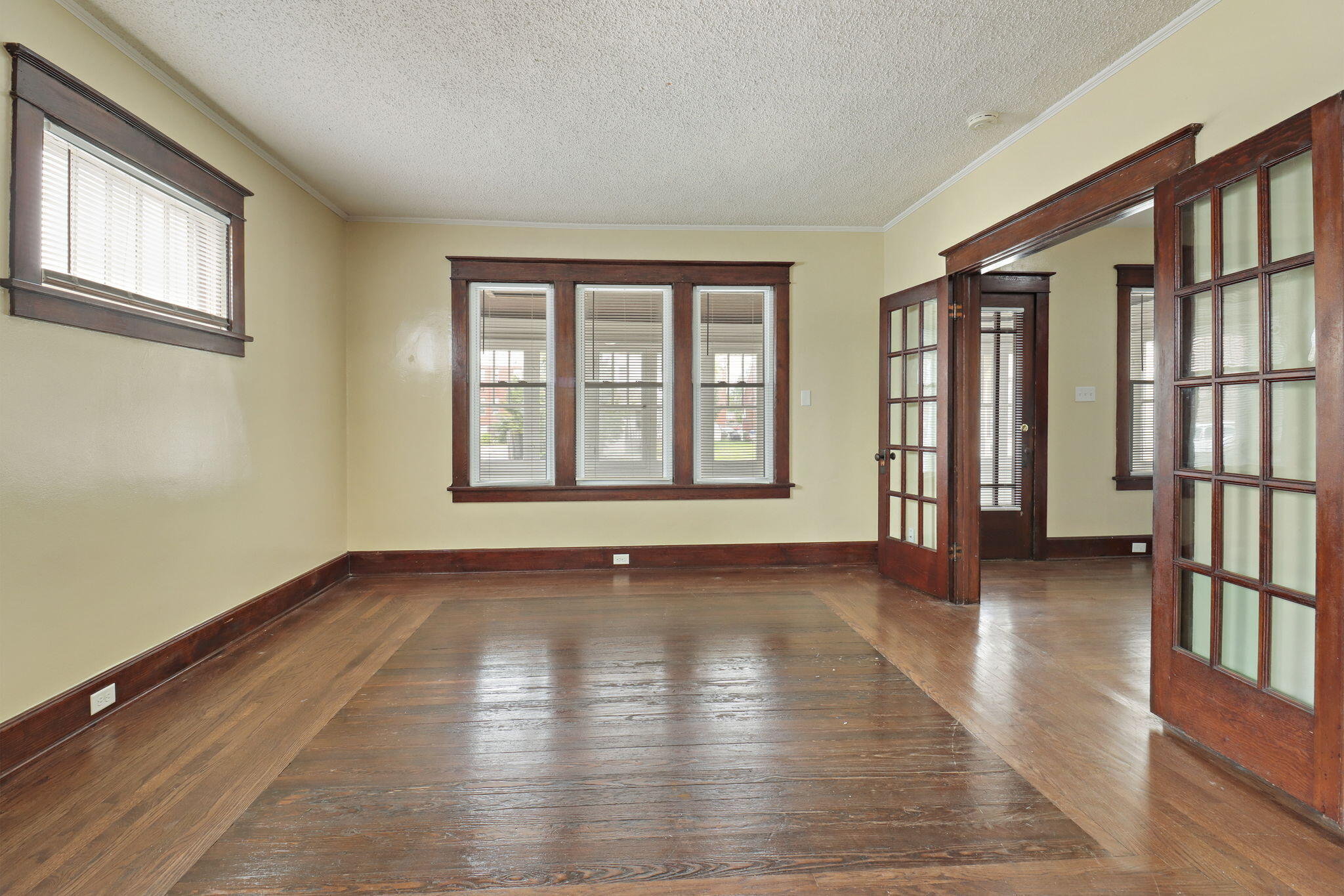 2513 Roosevelt Road Kenosha, WI 53143 - Photo 3 of 25 5-web-or-mls-2513 Roosevelt Rd, Kenosha,