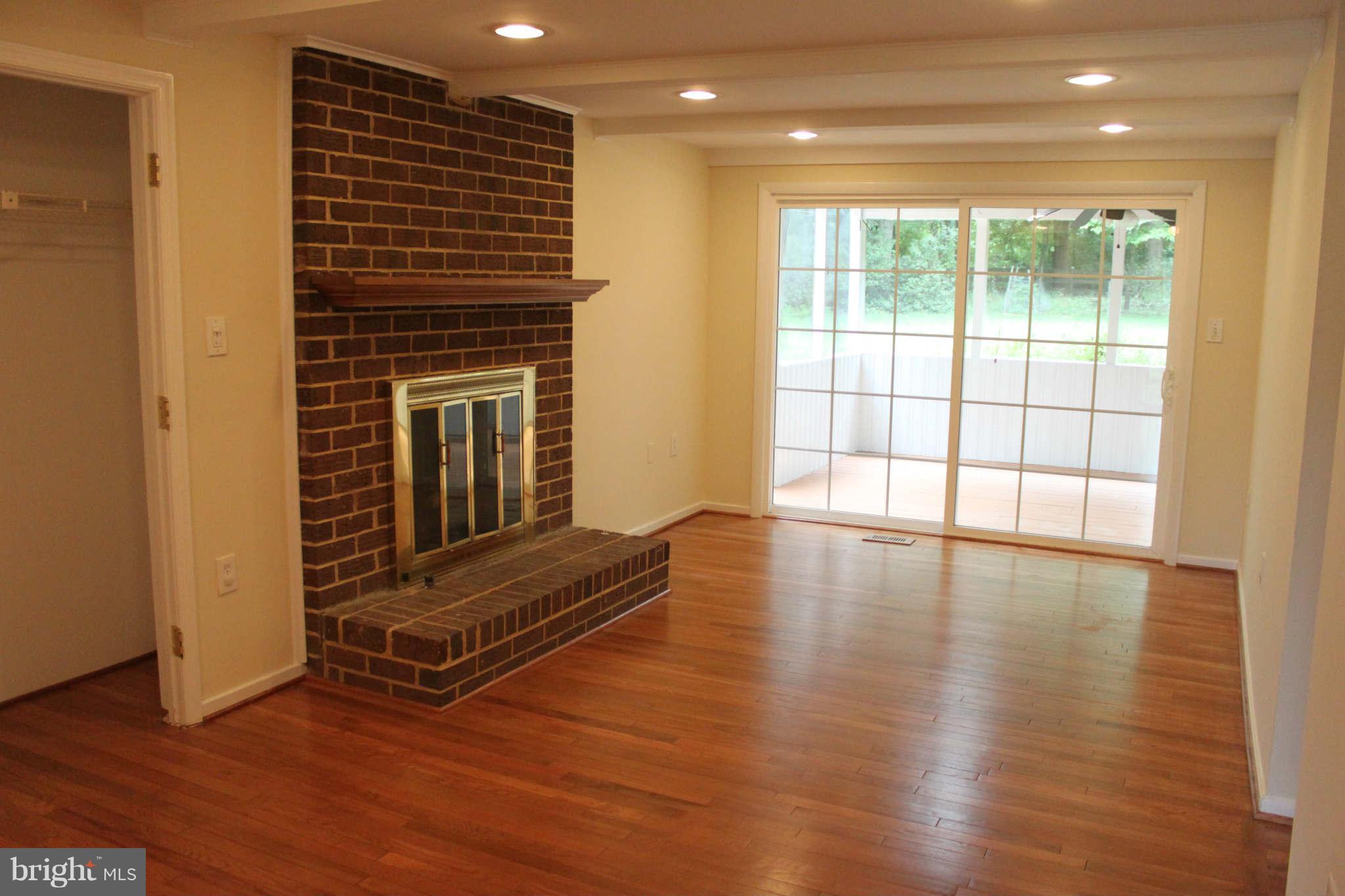 11027 Howland Drive Reston, VA 20191 - Photo 3 of 15 Family Room