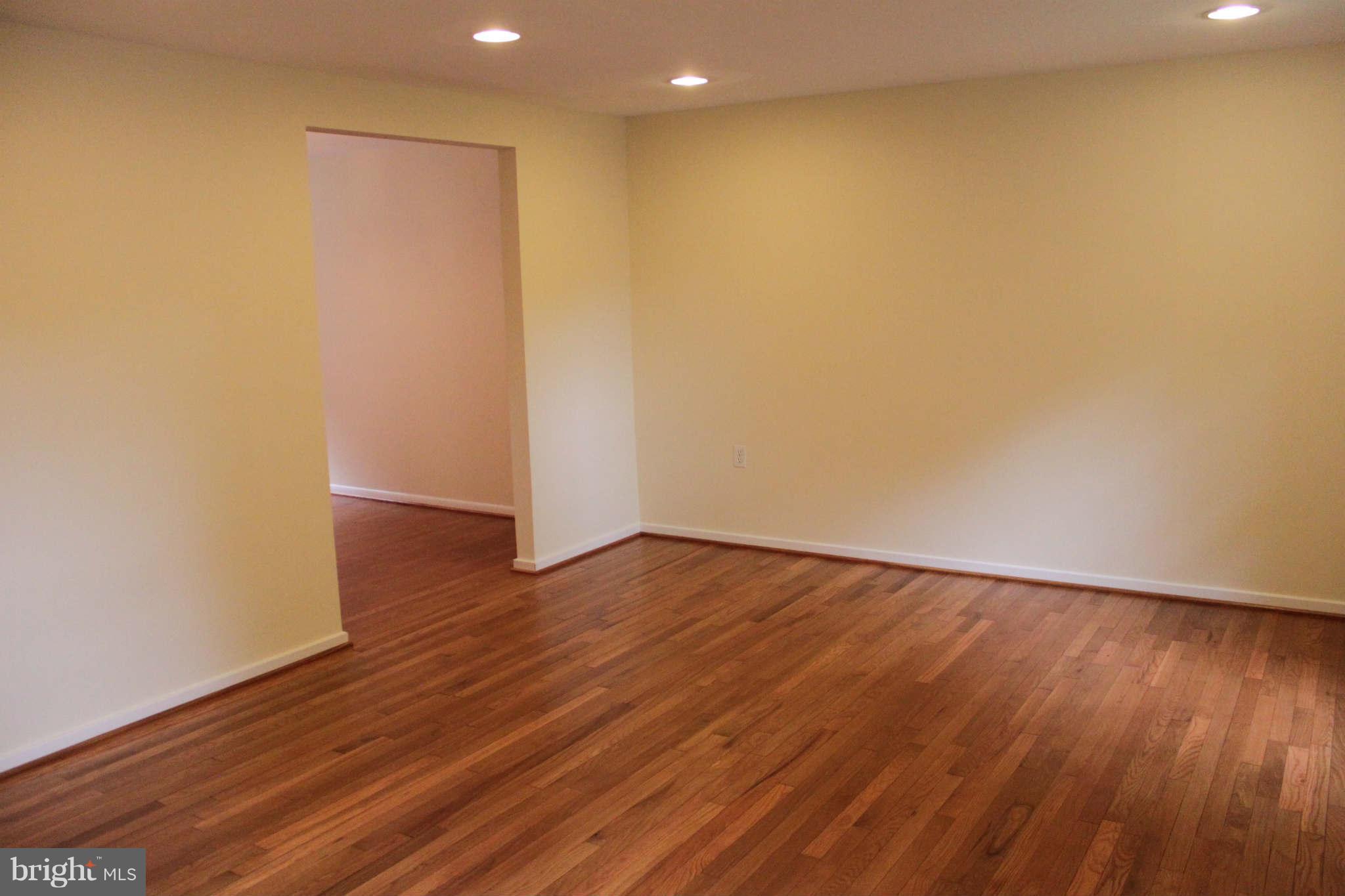 11027 Howland Drive Reston, VA 20191 - Photo 4 of 15 Living Room