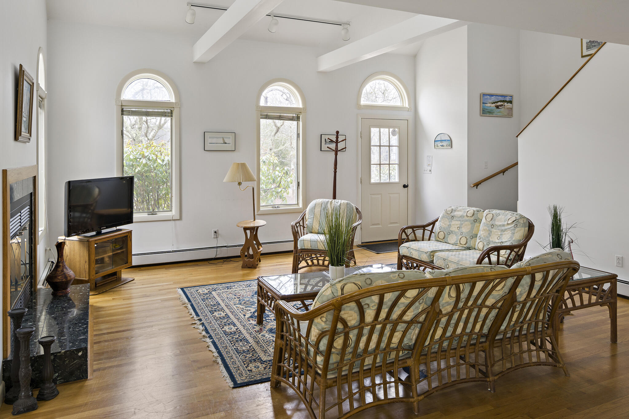 73 Dodgers Hole Road Edgartown, MA 02539 - Photo 6 of 26 Living room