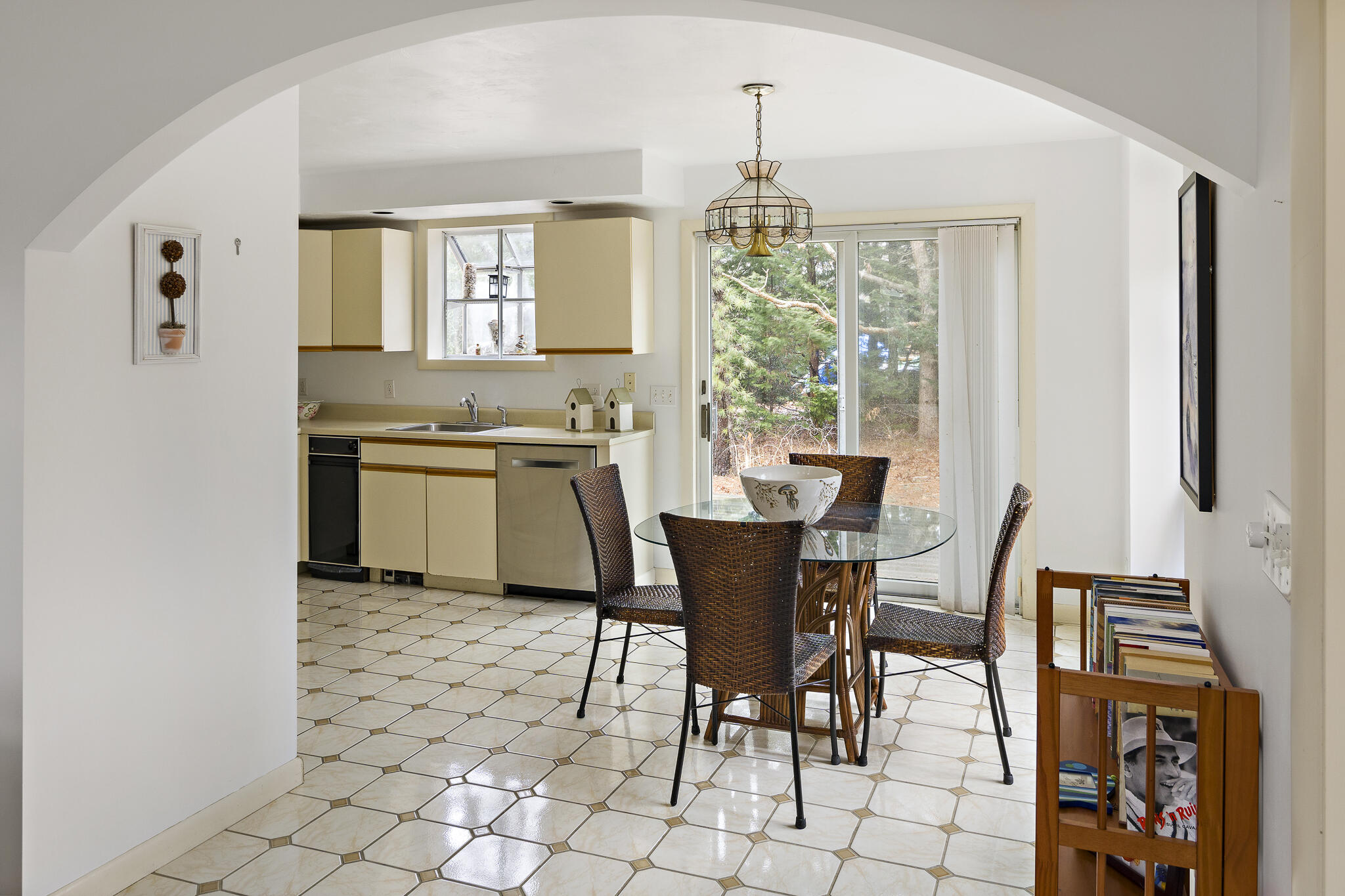 73 Dodgers Hole Road Edgartown, MA 02539 - Photo 9 of 26 Eat-in kitchen
