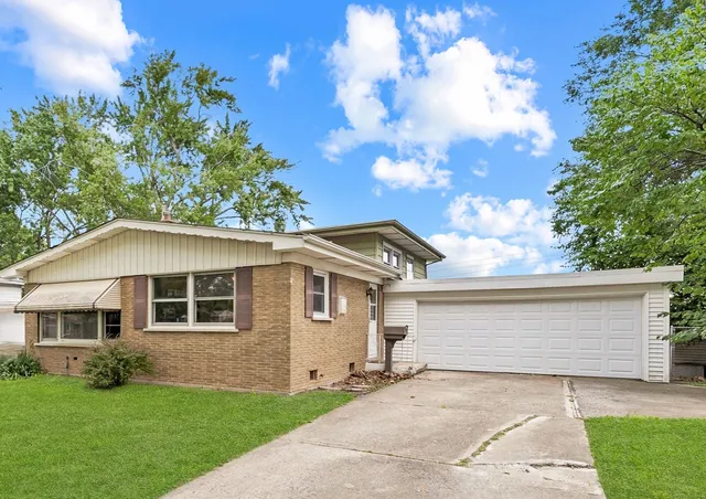 $184,900 | 223 Roberta Lane, Chicago Heights, IL 60411