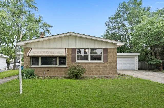 $184,900 | 223 Roberta Lane, Chicago Heights, IL 60411