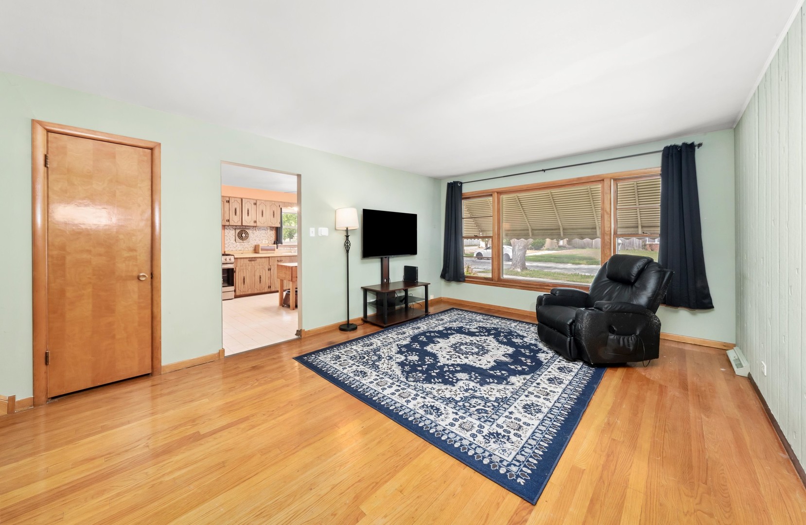 223 Roberta Lane Chicago Heights, IL 60411 - Photo 2 of 16