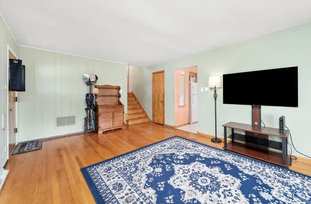 $184,900 | 223 Roberta Lane, Chicago Heights, IL 60411