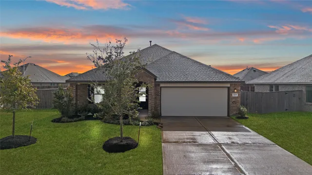 $2,300 | 3705 Paloma Fls Lane, Rosenberg, TX 77469