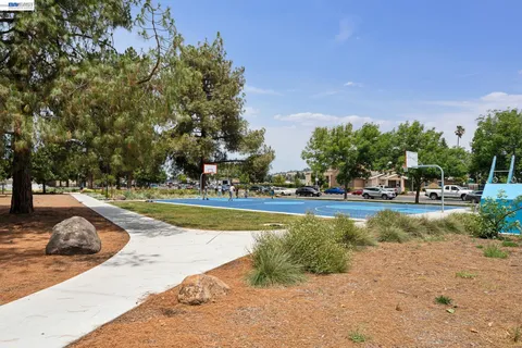 $499,000 | 26 Raintree Court, Unit 30, Hayward, CA 94544