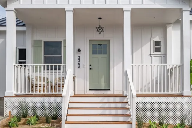 a view of a entrance door of the house
