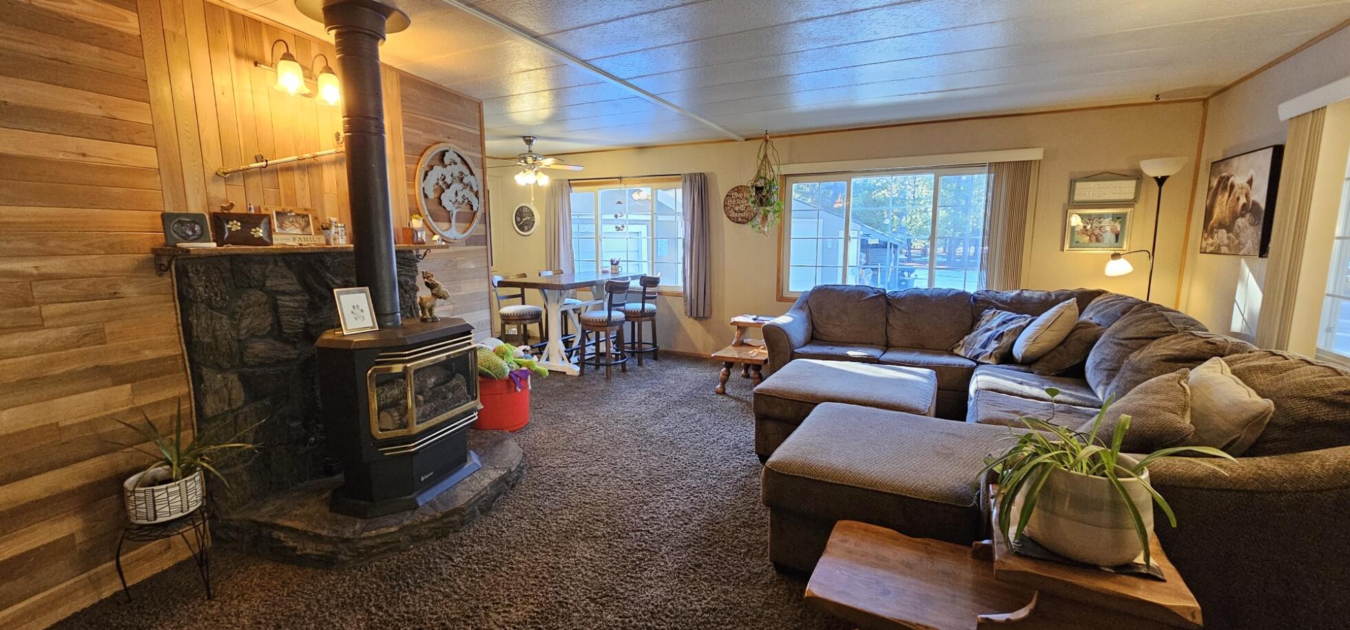 16177 Aqua Road La Pine, OR 97739 - Photo 5 of 29 20260114_143940